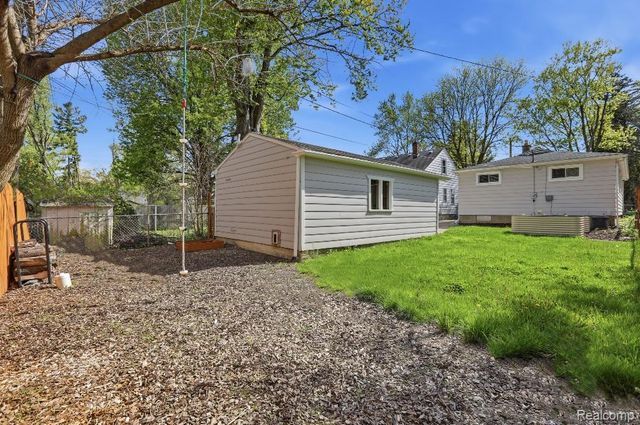 15534 Dixie, Redford, MI 48239