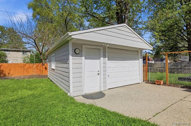 15534 Dixie, Redford, MI 48239