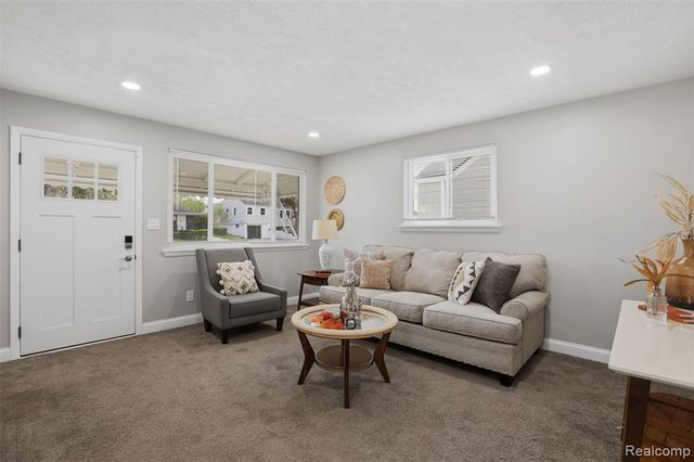 15534 Dixie, Redford, MI 48239