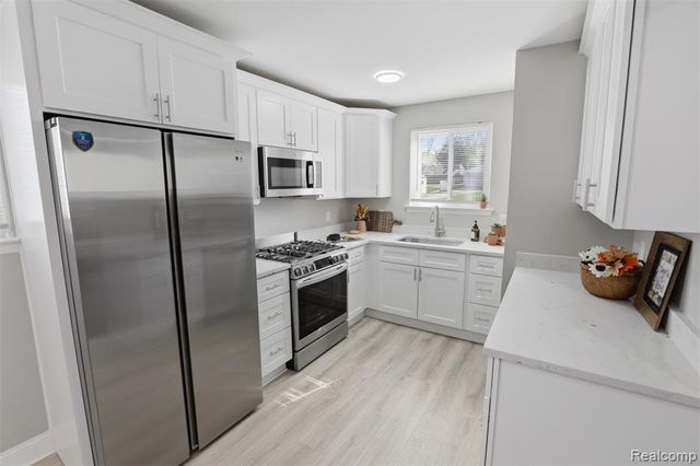 15534 Dixie, Redford, MI 48239
