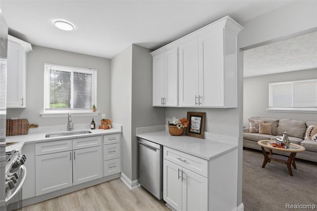 15534 Dixie, Redford, MI 48239