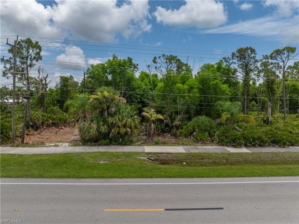 5750 Stringfellow RD, OTHER, FL 33956 — exterior