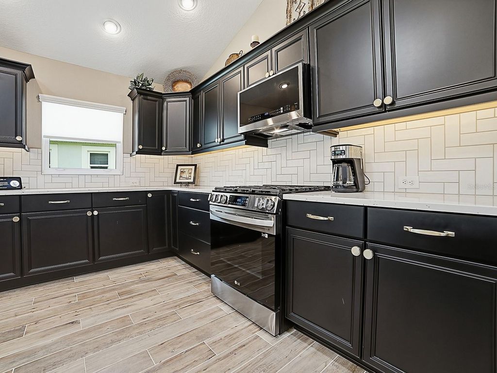 Image 8 of property listing at 3075 LICCIARDELLO PATH, The Villages, FL 32163