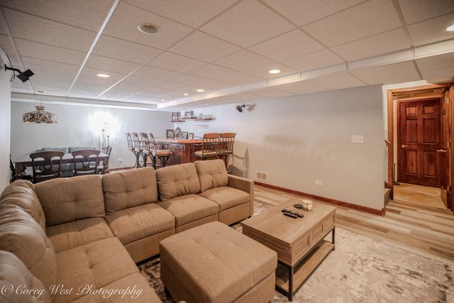2615 Lorraine Circle, Geneva, IL 60134