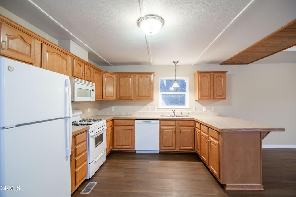 1203 Dakota Trail, Mandan, ND 58554 photo 5