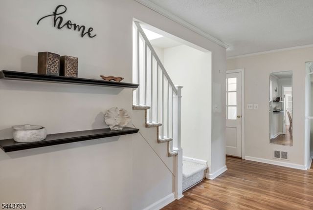 9 Midway Dr, Livingston Twp., NJ 07039