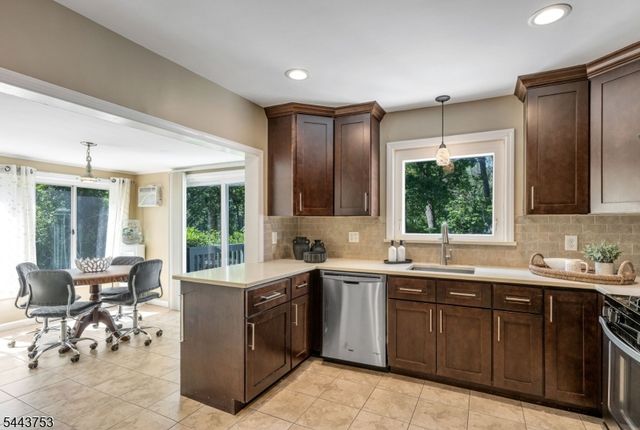 9 Midway Dr, Livingston Twp., NJ 07039