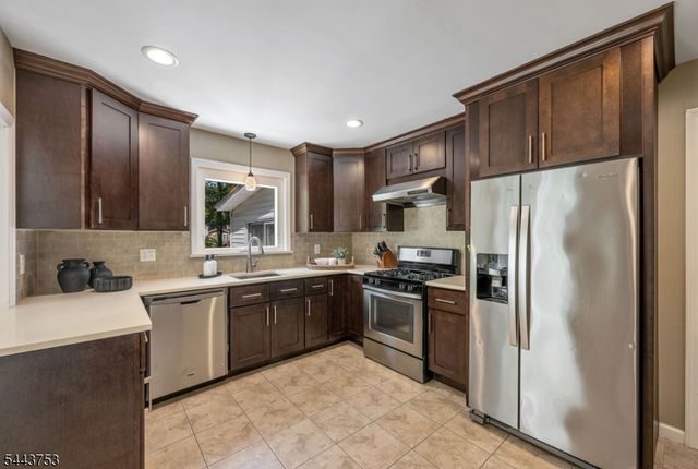 9 Midway Dr, Livingston Twp., NJ 07039
