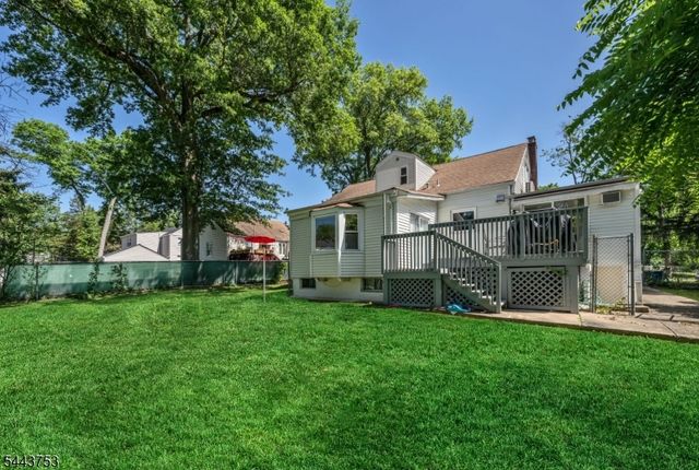 9 Midway Dr, Livingston Twp., NJ 07039