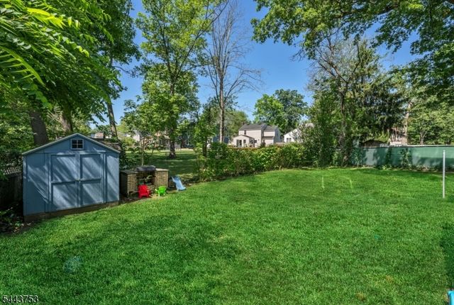 9 Midway Dr, Livingston Twp., NJ 07039