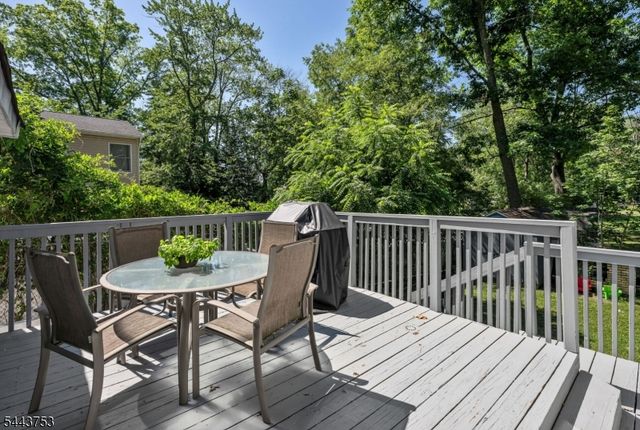 9 Midway Dr, Livingston Twp., NJ 07039