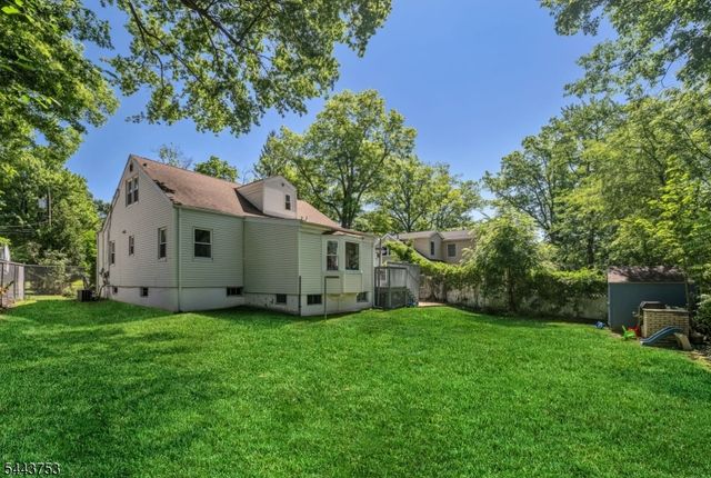 9 Midway Dr, Livingston Twp., NJ 07039