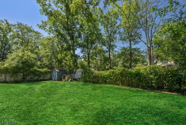 9 Midway Dr, Livingston Twp., NJ 07039