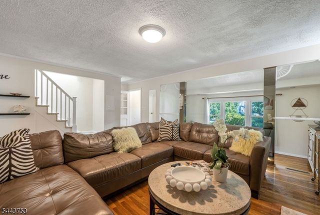 9 Midway Dr, Livingston Twp., NJ 07039