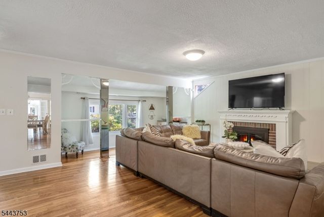 9 Midway Dr, Livingston Twp., NJ 07039