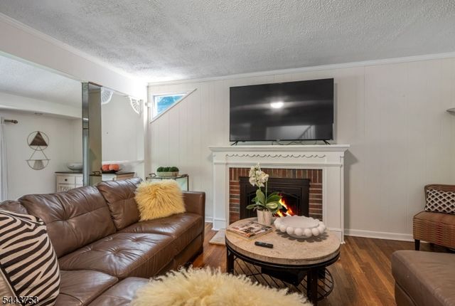 9 Midway Dr, Livingston Twp., NJ 07039