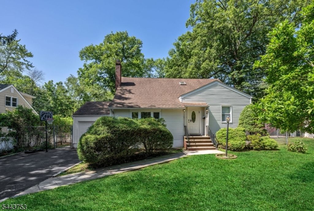 9 Midway Dr, Livingston Twp., NJ 07039