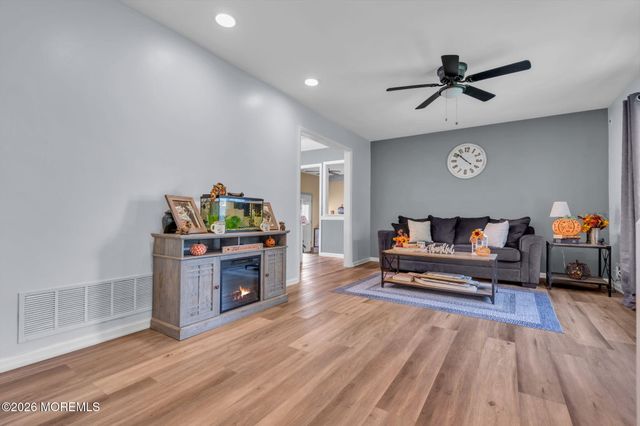 700 Commonwealth Boulevard, Toms River, NJ 08757