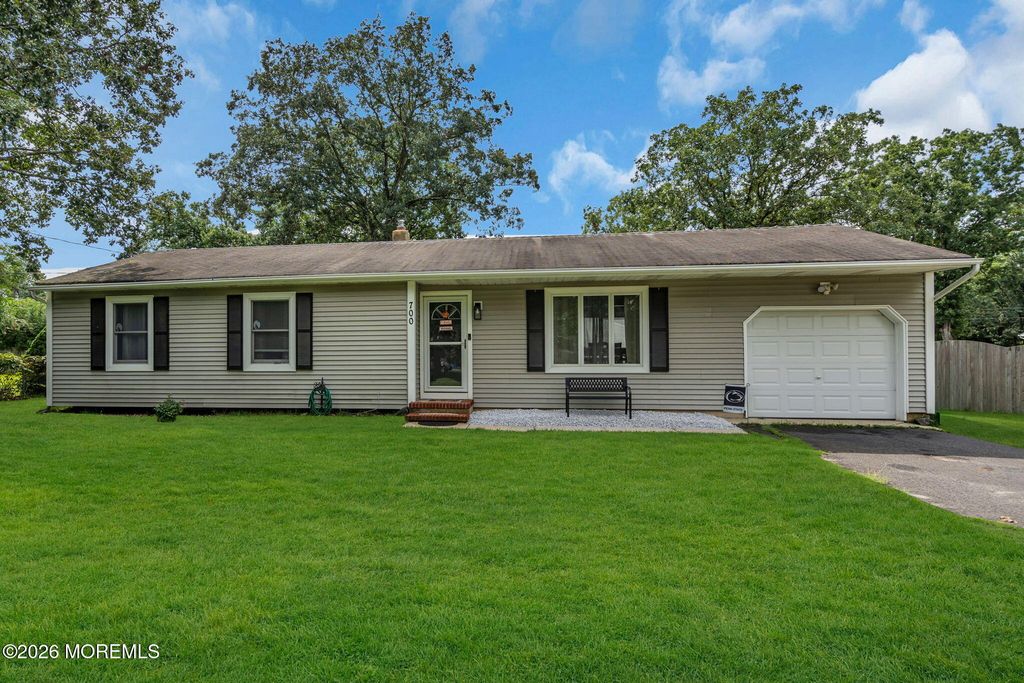 700 Commonwealth Boulevard, Toms River, NJ 08757