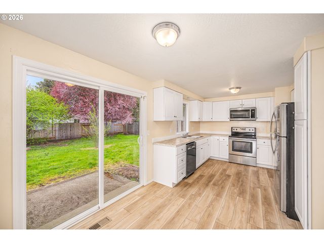 425 AUTUMN Ave, Eugene, OR 97404
