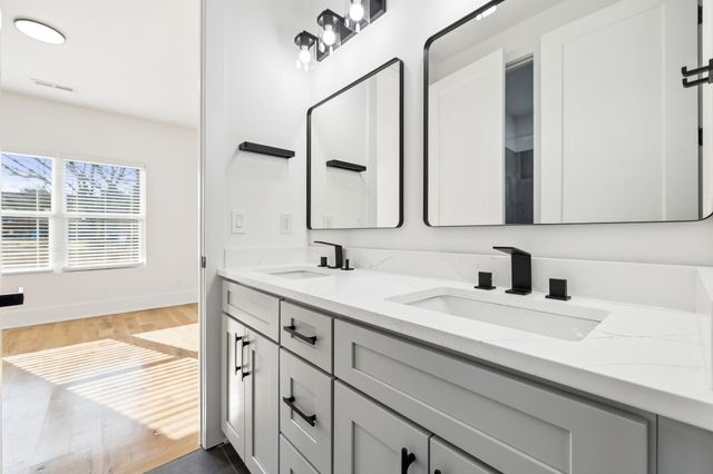 915 33rd Ave, N, Nashville, TN 37209