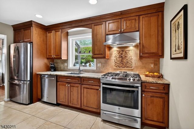 610 Van Liew Ct, Hillsborough Twp., NJ 08844
