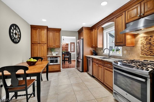 610 Van Liew Ct, Hillsborough Twp., NJ 08844