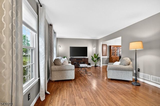 610 Van Liew Ct, Hillsborough Twp., NJ 08844