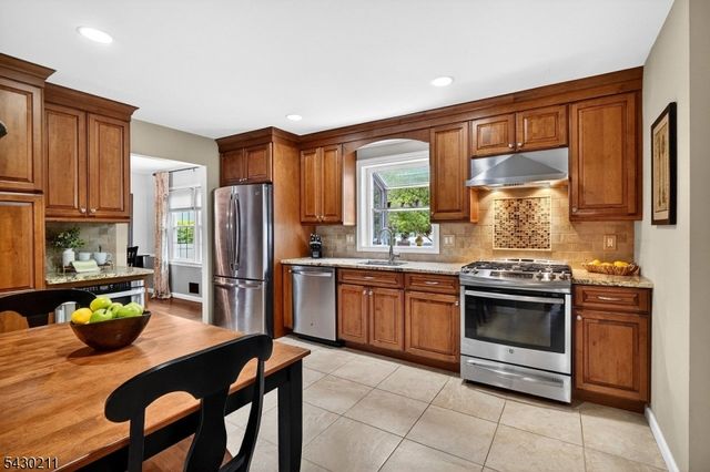 610 Van Liew Ct, Hillsborough Twp., NJ 08844