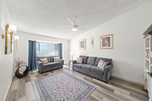 39 Del Vista Cir, Sacramento, CA 95823
