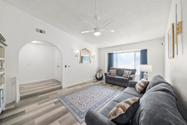 39 Del Vista Cir, Sacramento, CA 95823