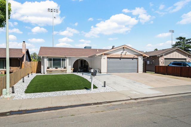 39 Del Vista Cir, Sacramento, CA 95823