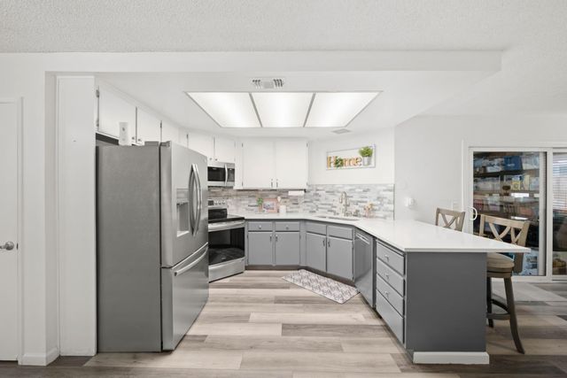 39 Del Vista Cir, Sacramento, CA 95823