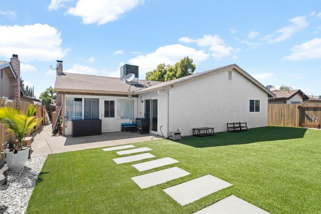 39 Del Vista Cir, Sacramento, CA 95823