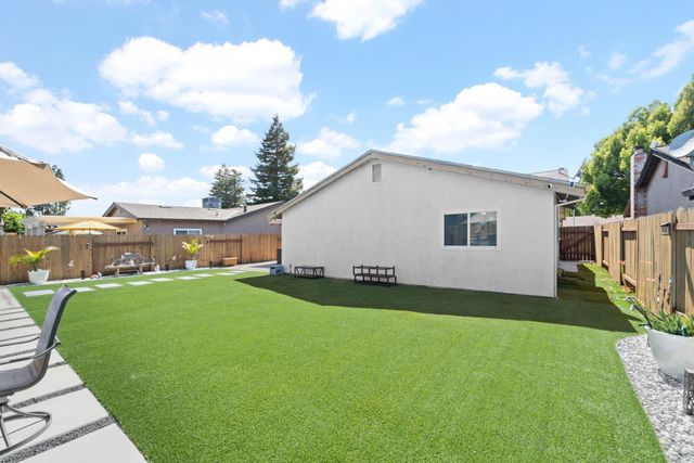 39 Del Vista Cir, Sacramento, CA 95823