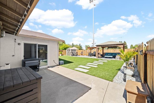 39 Del Vista Cir, Sacramento, CA 95823