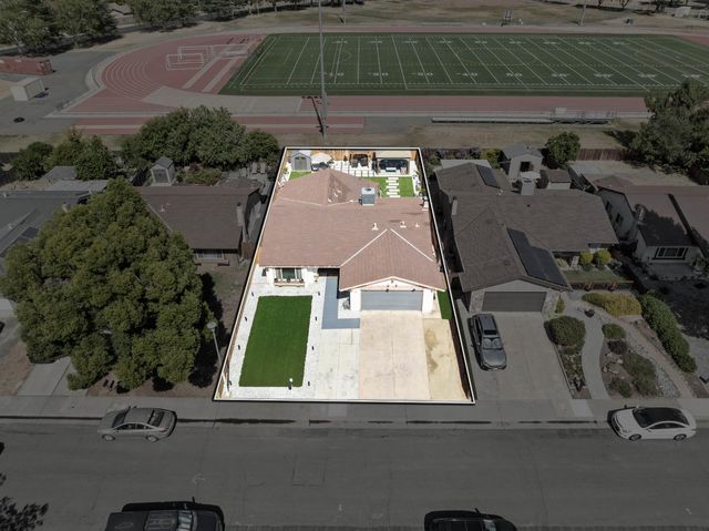 39 Del Vista Cir, Sacramento, CA 95823