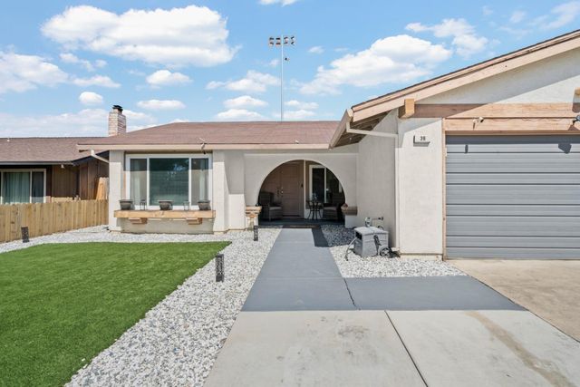 39 Del Vista Cir, Sacramento, CA 95823