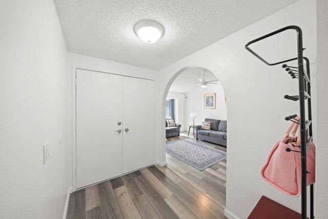 39 Del Vista Cir, Sacramento, CA 95823