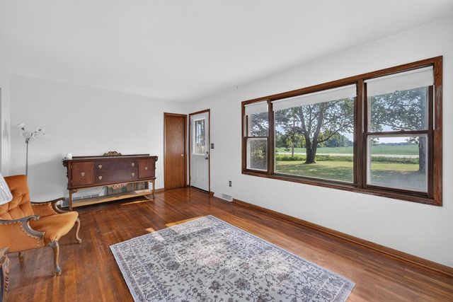 6248 County HWY V, Caledonia, WI 53108