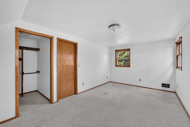 6248 County HWY V, Caledonia, WI 53108