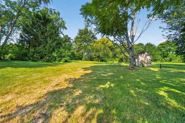6248 County HWY V, Caledonia, WI 53108