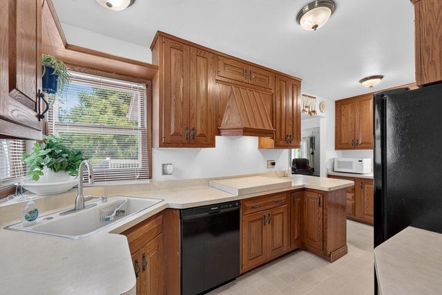 6248 County HWY V, Caledonia, WI 53108