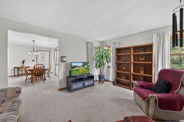 6248 County HWY V, Caledonia, WI 53108