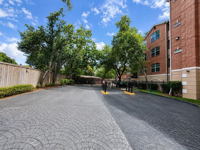 2100 Welch Street C202, Houston, TX 77019