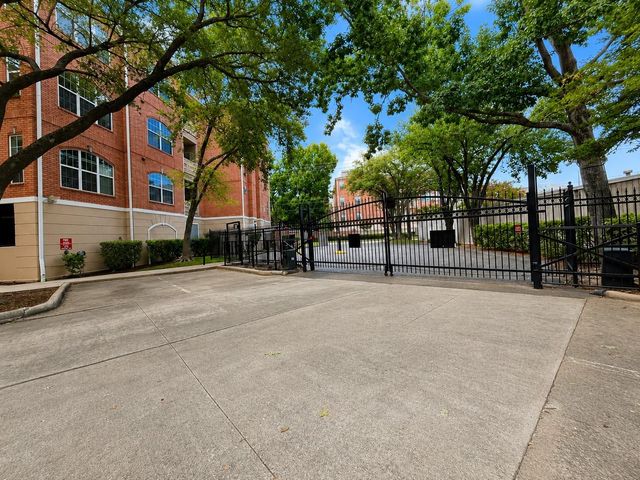 2100 Welch Street C202, Houston, TX 77019