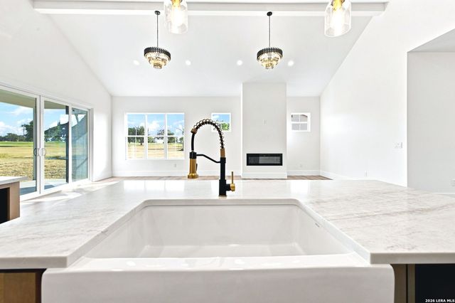 486 WOOD VIEW CIR, Bandera, TX 78003