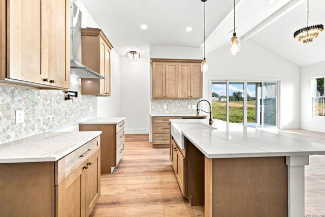 486 WOOD VIEW CIR, Bandera, TX 78003
