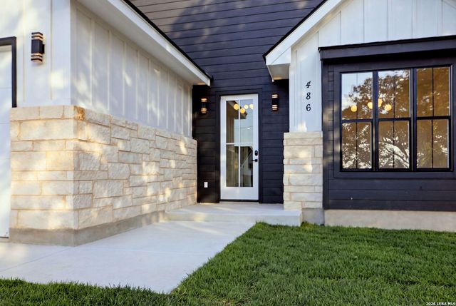 486 WOOD VIEW CIR, Bandera, TX 78003