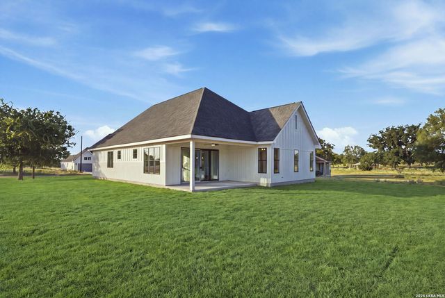 486 WOOD VIEW CIR, Bandera, TX 78003